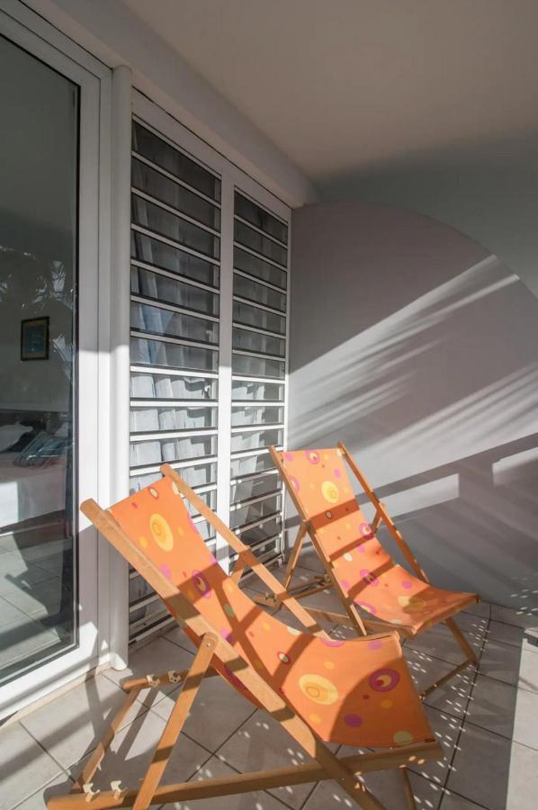 Un Pied-A-Terre Face A La Marina Apartment Le Marin Exterior foto